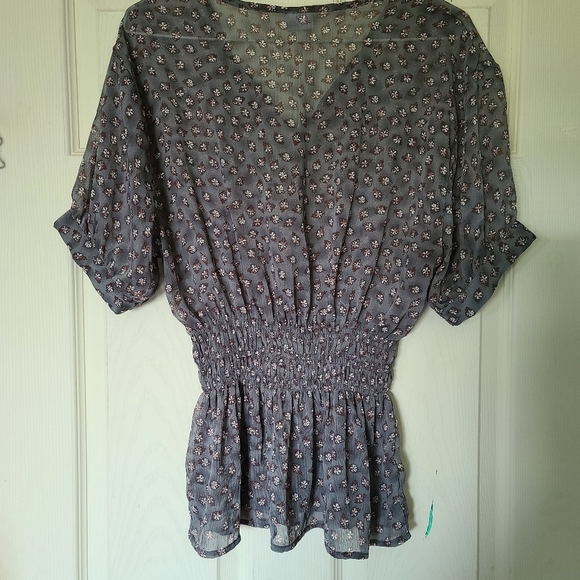 🌻2 for $6 Suzy Shier Top. Size M - Picture 2 of 5